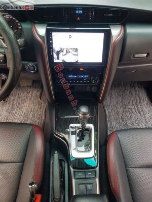 Xe Toyota Fortuner Legender 2.4L 4x2 AT 2022