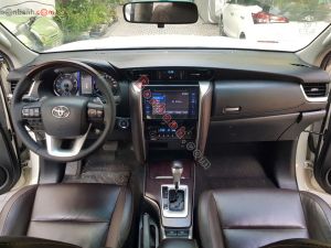 Xe Toyota Fortuner 2.7V 4x2 AT 2020